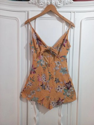 Mono corto Bershka estampado floral