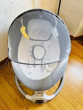 Mecedora bebé con capota y peluches con caja