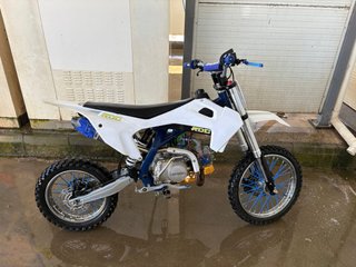 Pitbike 125cc dorado  Blanca y Azul