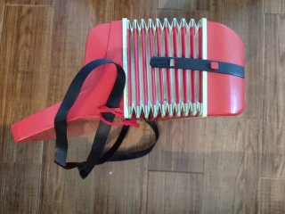 Acordeón infantil de juguete rojo