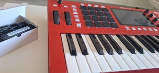 Akai MPC KEY 37 Rojo