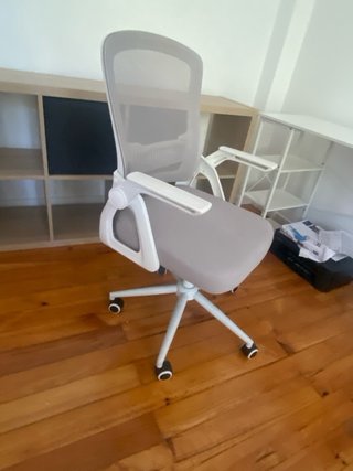 Escritorio y Silla Blanca con Ruedas