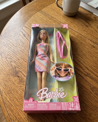 Bambola Barbie con Vestito e Occhiali