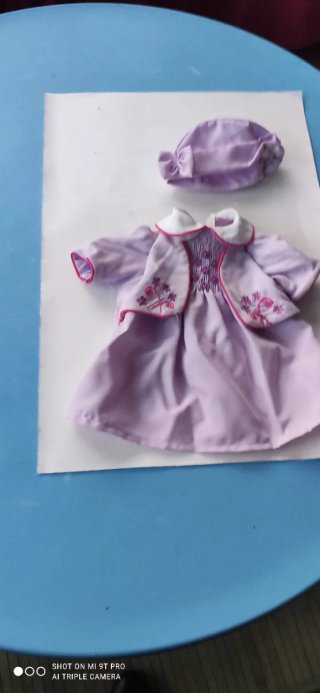 Vestido lila muñeca con capota