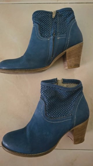 Stivaletti estivi in pelle blu