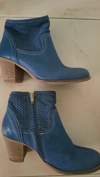 Stivaletti estivi in pelle blu