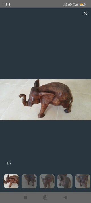 Elefante de madera tallado