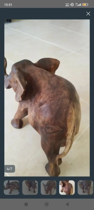 Elefante de madera tallado