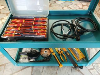 Carrello officina con set attrezzi