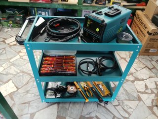 Carrello officina con set attrezzi