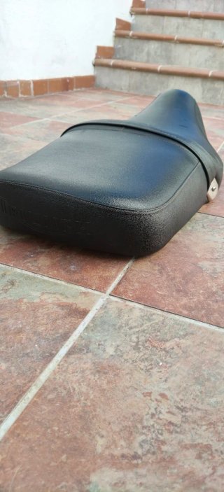 Triumph Legend Sillín Negro