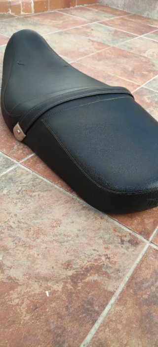 Triumph Legend Sillín Negro