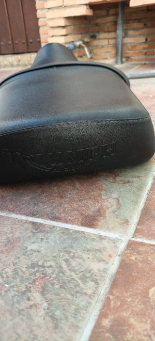 Triumph Legend Sillín Negro