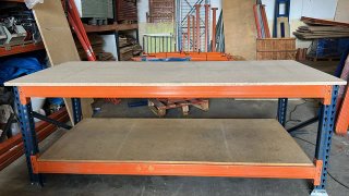 Mesa de trabajo industrial metálica