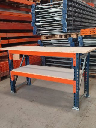 Mesa de trabajo industrial metálica