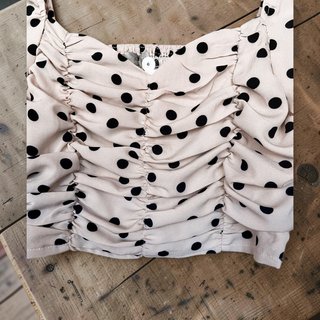 Blusa beige lunares manga abullonada