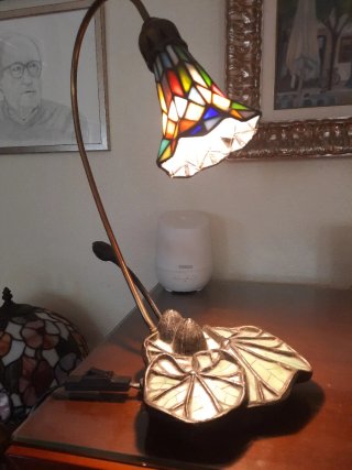 Lampada da tavolo/scrivania stile Tiffany in vetro multicolore