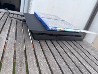 PS4 (PlayStation 4) + 2 Juegos