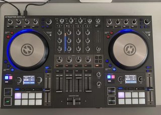 Native Instruments Traktor Kontrol S4 MK3