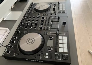 Native Instruments Traktor Kontrol S4 MK3