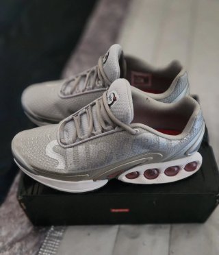 Nike Air Max Plus Supreme Plata Roja
