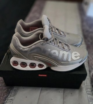 Nike Air Max Plus Supreme Plata Roja
