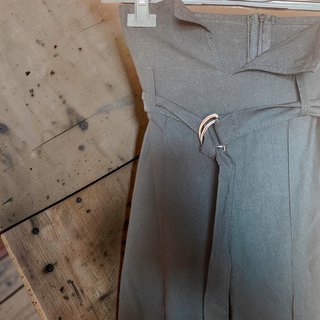 Pantalón negro con cinturón