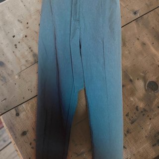 Pantalón negro con cinturón