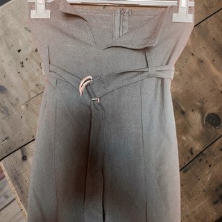 Pantalón negro con cinturón