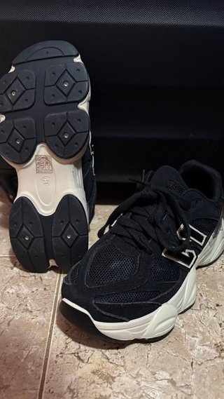 Zapatilla New Balance 9060 Negra/Beige