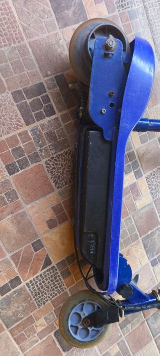 Patinete eléctrico CR-Bike azul