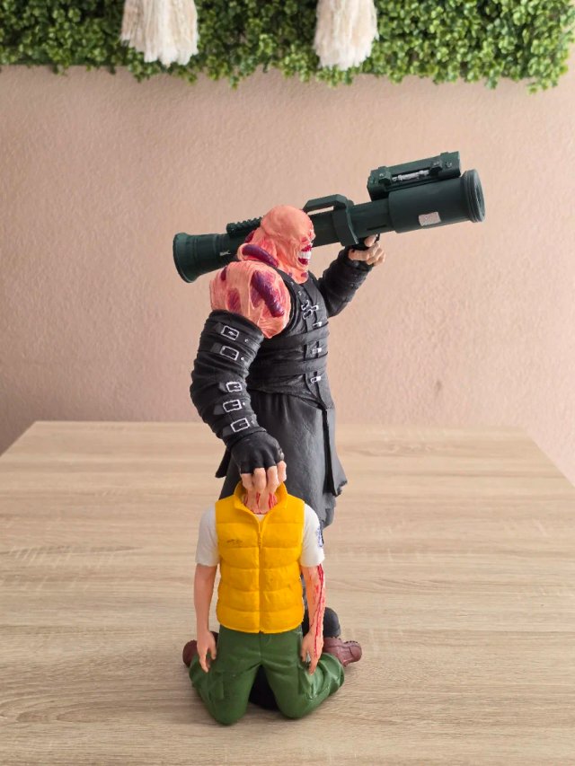 Figura Némesis 40cm Resident Evil