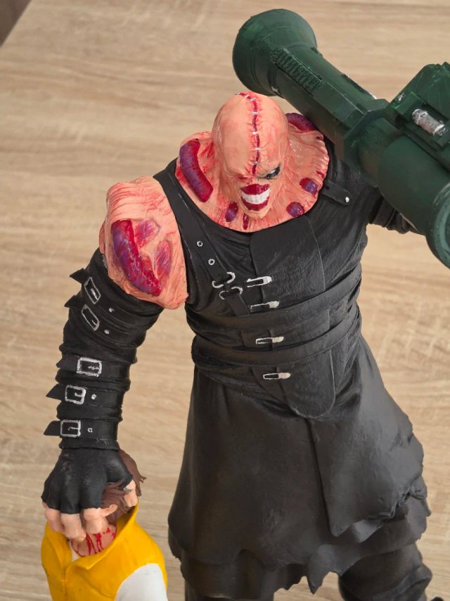 Figura Némesis 40cm Resident Evil