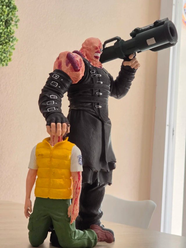 Figura Némesis 40cm Resident Evil