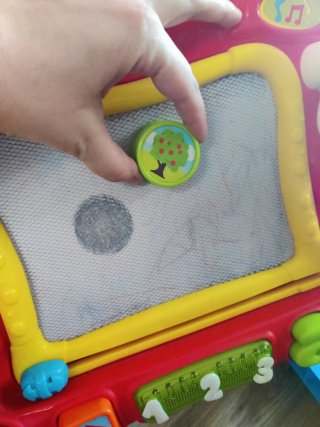 Pizarra musical magnética Clementoni para bebés