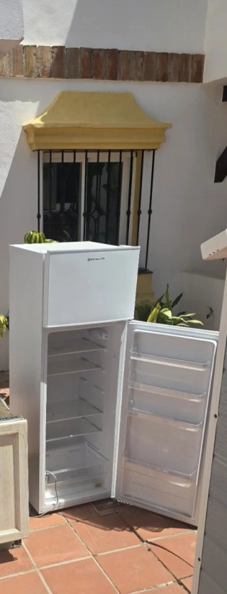 Nevera blanca con congelador