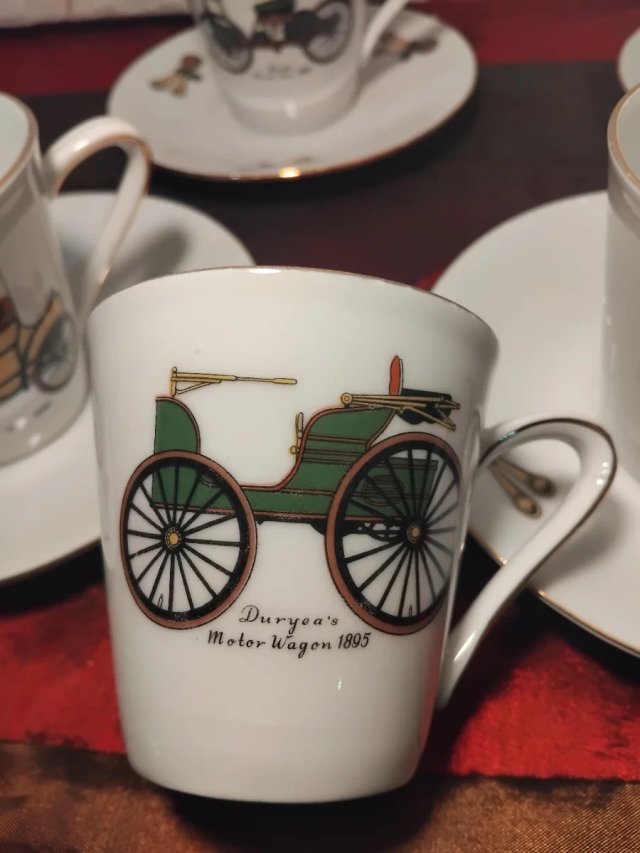 Juego de Tazas y Platos Vintage.