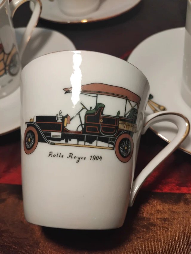 Juego de Tazas y Platos Vintage.