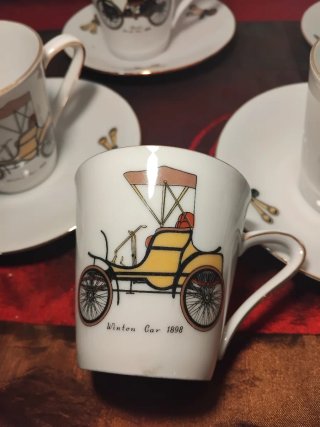 Set di Tazze e Piatti Vintage