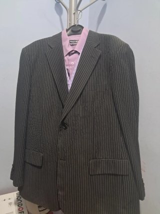 Traje Novio FORMUL@. Negro Raya Púrpura Talla M