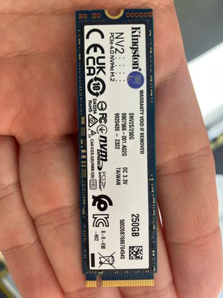 Kingston NV2 NVMe PCIe 4.0 SSD 250GB