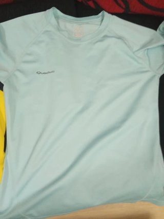Conjunto deportivo Kipsta: 2 camisetas y pantalón