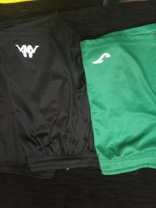 Conjunto deportivo Kipsta: 2 camisetas y pantalón