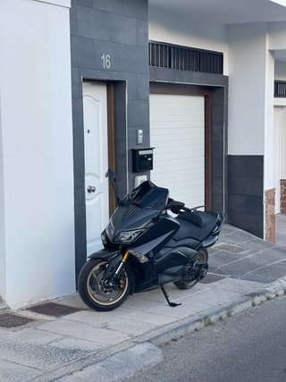 Yamaha T-Max 530 Iron Max Negra