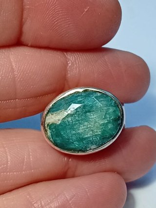 Anillo Plata Ley esmeralda facetada
