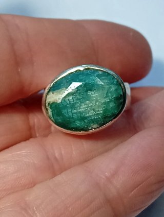 Anillo Plata Ley esmeralda facetada
