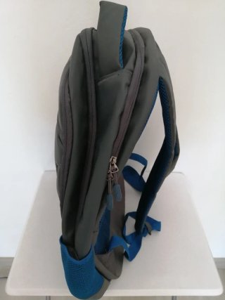 Mochila Boomerang gris y azul