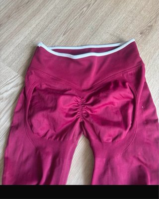Conjunto deportivo rojo y blanco