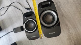 Sistema de sonido 5.1 con altavoces y subwoofer