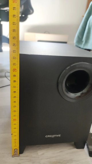 Sistema de sonido 5.1 con altavoces y subwoofer